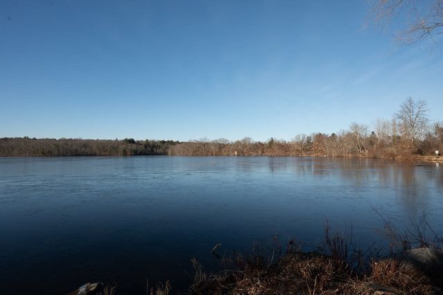 3 Peters Farm Way 107, Westborough, MA 01581