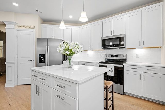 3 Peters Farm Way 107, Westborough, MA 01581