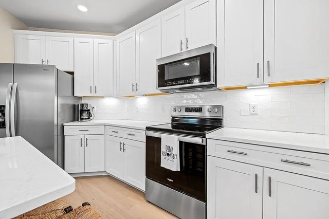 3 Peters Farm Way 107, Westborough, MA 01581