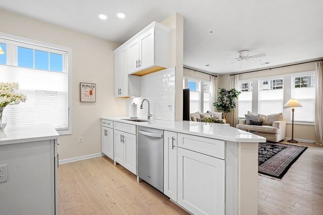 3 Peters Farm Way 107, Westborough, MA 01581