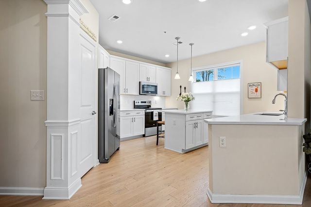 3 Peters Farm Way 107, Westborough, MA 01581