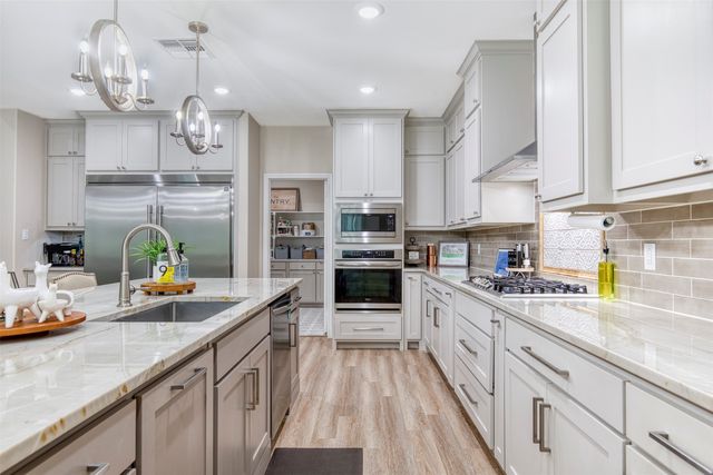 2121 Canyon Lake Road, Wills Point, TX 75169