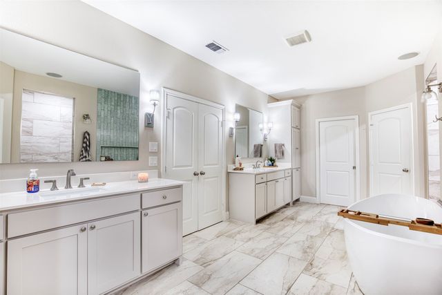 2121 Canyon Lake Road, Wills Point, TX 75169