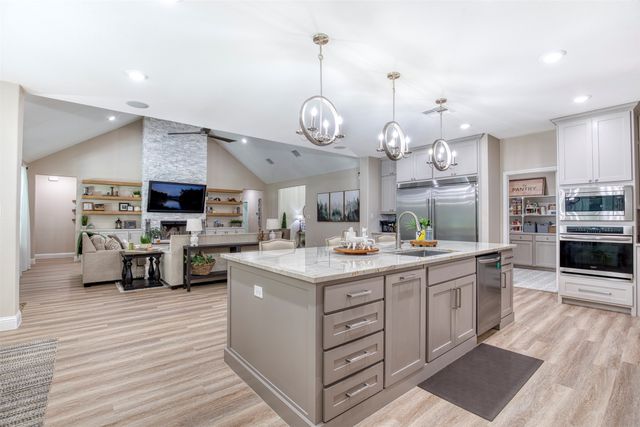 2121 Canyon Lake Road, Wills Point, TX 75169