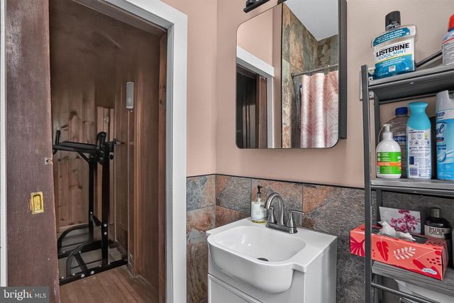 108 E TOWNSHIP LINE RD, Havertown, PA 19083