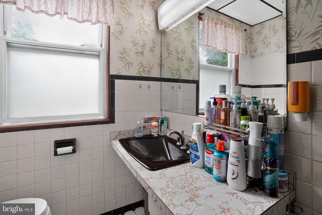 108 E TOWNSHIP LINE RD, Havertown, PA 19083