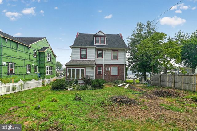 108 E TOWNSHIP LINE RD, Havertown, PA 19083