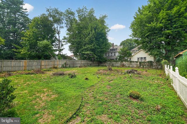 108 E TOWNSHIP LINE RD, Havertown, PA 19083