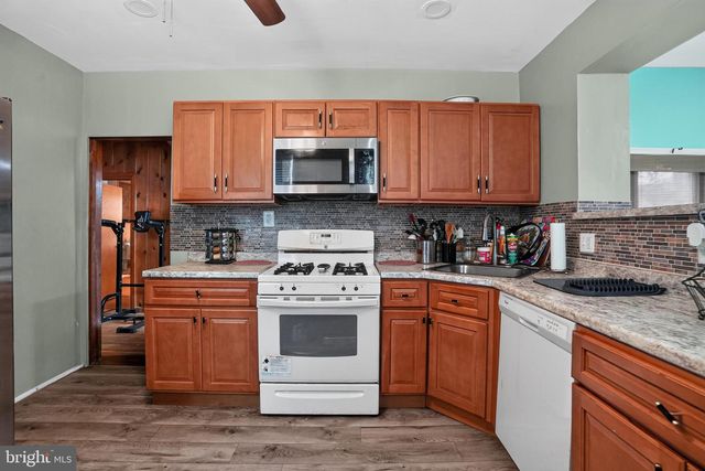 108 E TOWNSHIP LINE RD, Havertown, PA 19083