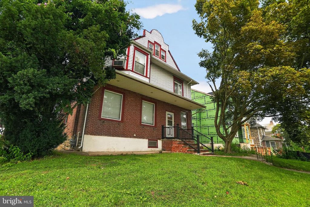 108 E TOWNSHIP LINE RD, Havertown, PA 19083