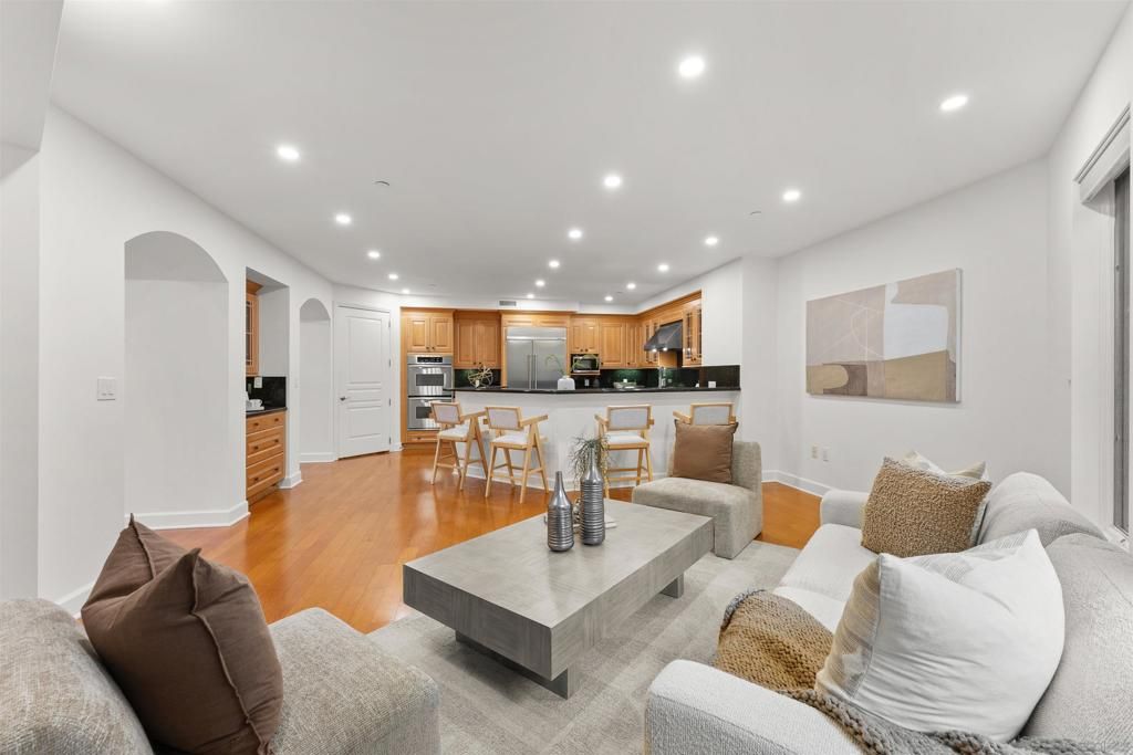 1040 Genter 305, La Jolla, CA 92037 — photo 5