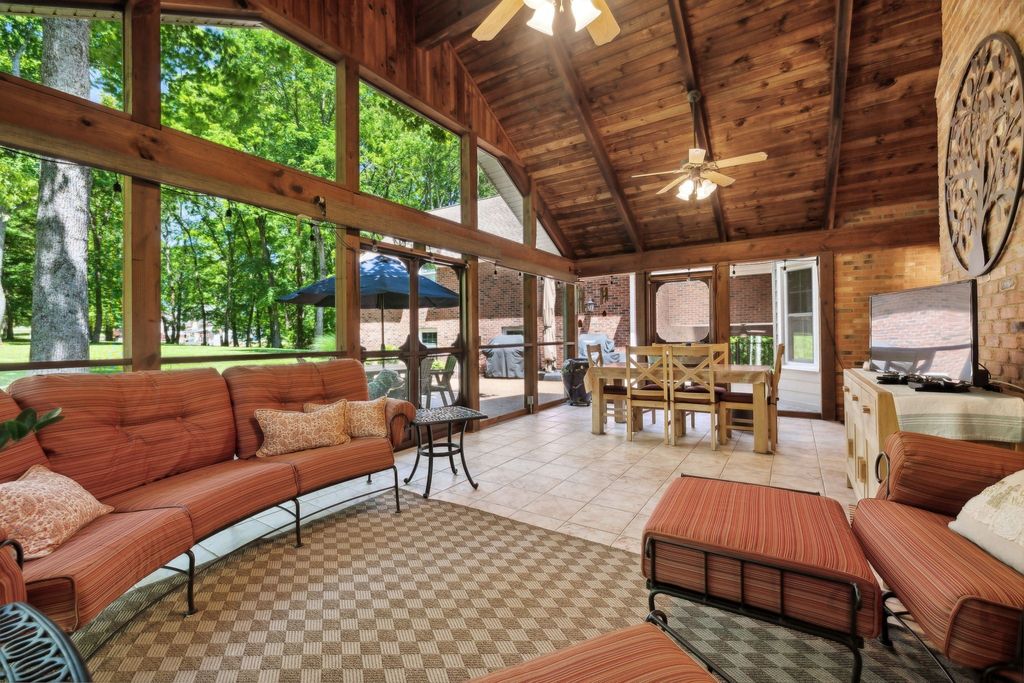 3208 Thoroughbred Dr, Hermitage, TN 37076