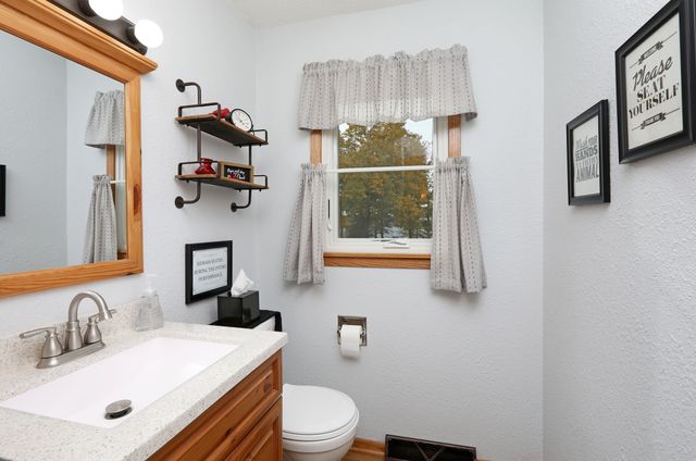 2423 Iowa Street, Perry, IA 50220