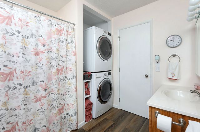 2423 Iowa Street, Perry, IA 50220