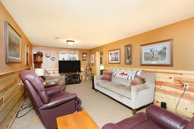 2423 Iowa Street, Perry, IA 50220