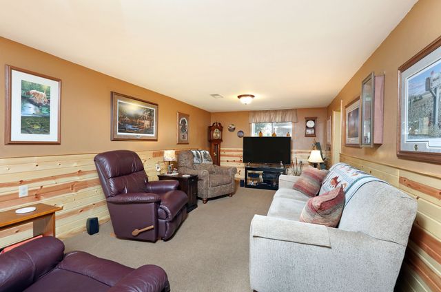 2423 Iowa Street, Perry, IA 50220