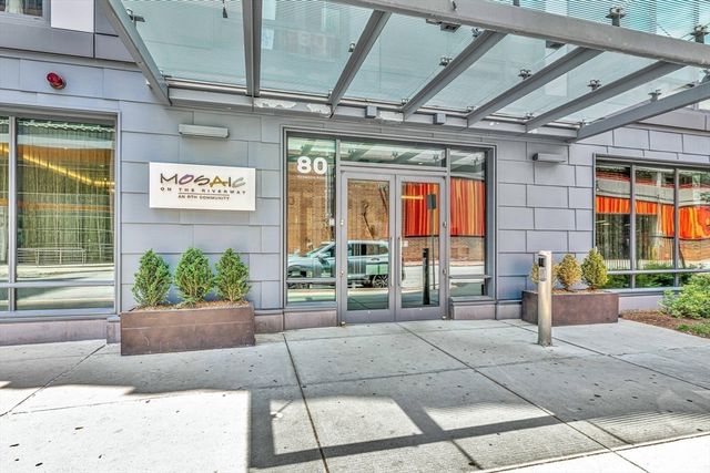80-82 Fenwood Rd 913, Boston, MA 02115