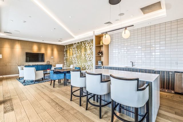 80-82 Fenwood Rd 913, Boston, MA 02115