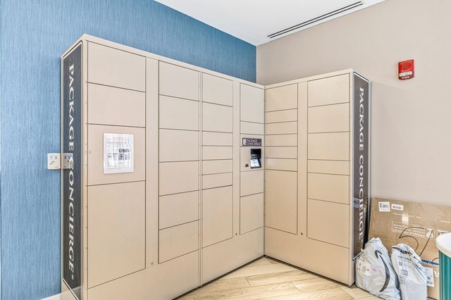 80-82 Fenwood Rd 913, Boston, MA 02115