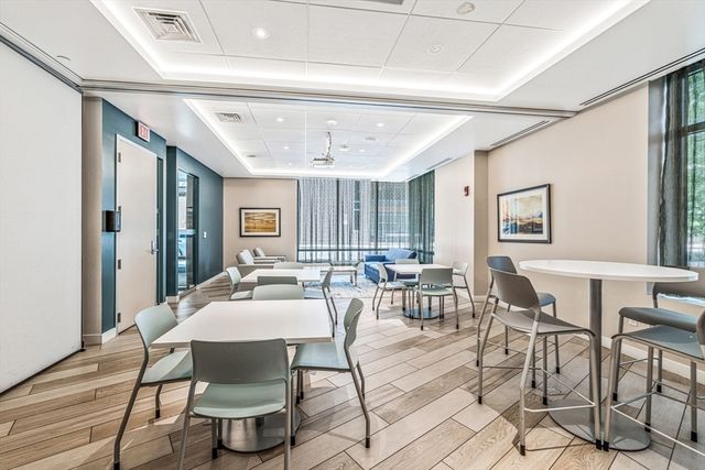 80-82 Fenwood Rd 913, Boston, MA 02115