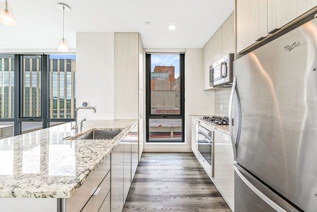 80-82 Fenwood Rd 913, Boston, MA 02115