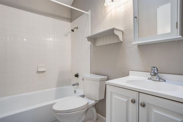 2124 Artherfield Drive, Carrollton, TX 75006
