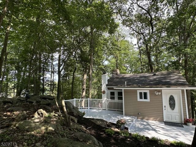 6 Hickory Trl, Byram Twp., NJ 07821