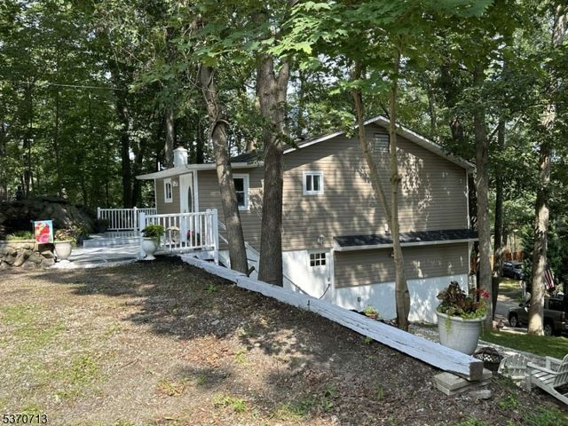 6 Hickory Trl, Byram Twp., NJ 07821
