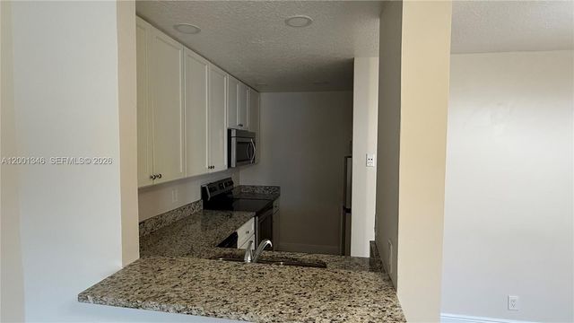 1006 Twin Lakes Dr 20-E, Coral Springs, FL 33071