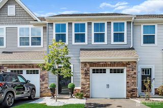 8 Athens Way, Aberdeen, NJ 07721