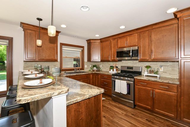 5769 N River Forest DRIVE, Glendale, WI 53209