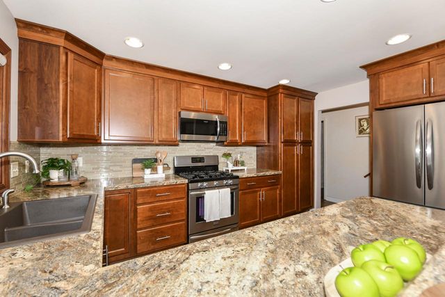 5769 N River Forest DRIVE, Glendale, WI 53209
