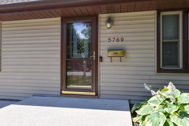 5769 N River Forest DRIVE, Glendale, WI 53209