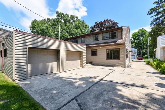 5769 N River Forest DRIVE, Glendale, WI 53209
