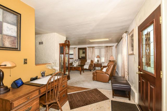 5769 N River Forest DRIVE, Glendale, WI 53209