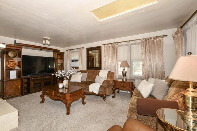 5769 N River Forest DRIVE, Glendale, WI 53209