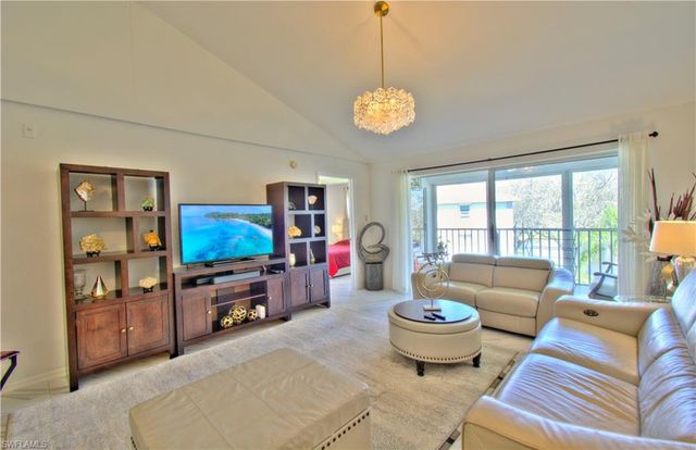 9590 Victoria LN B306, Naples, FL 34109