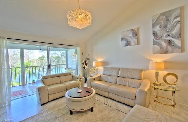 9590 Victoria LN B306, Naples, FL 34109