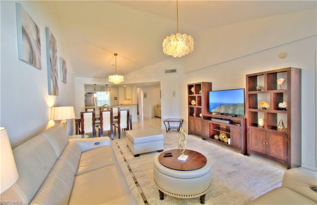 9590 Victoria LN B306, Naples, FL 34109