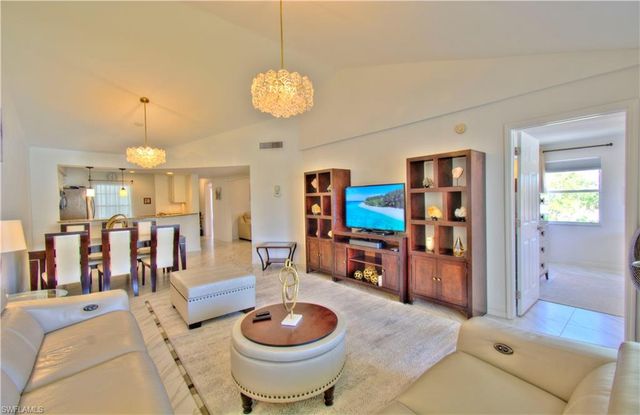 9590 Victoria LN B306, Naples, FL 34109