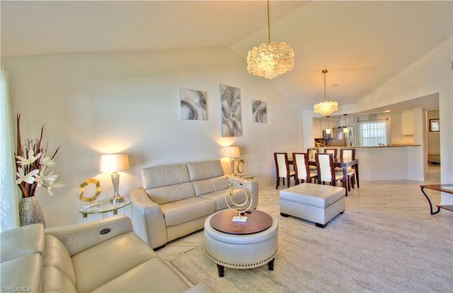 9590 Victoria LN B306, Naples, FL 34109