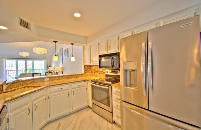 9590 Victoria LN B306, Naples, FL 34109