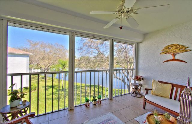 9590 Victoria LN B306, Naples, FL 34109
