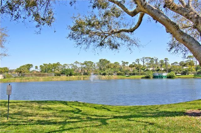 9590 Victoria LN B306, Naples, FL 34109