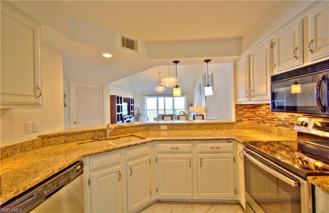 9590 Victoria LN B306, Naples, FL 34109