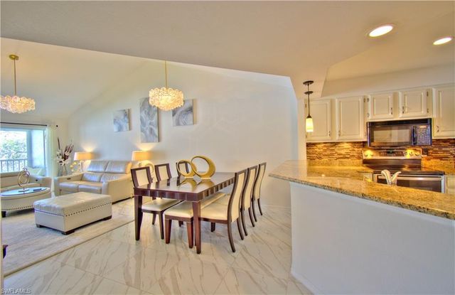 9590 Victoria LN B306, Naples, FL 34109