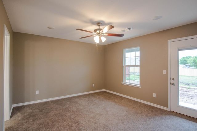 400 Allen Avenue, Bonham, TX 75418