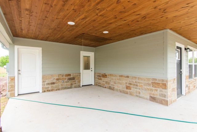 400 Allen Avenue, Bonham, TX 75418