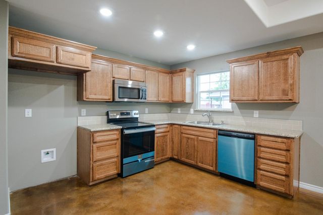 400 Allen Avenue, Bonham, TX 75418