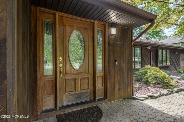 10 Deercrest Drive, Holmdel, NJ 07733